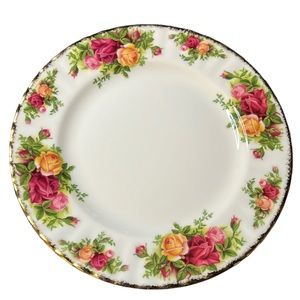 SALAD / DESERT PLATE OLD COUNTRY ROSES ROYAL ALBERT BONE CHINA ENGLAND 1962 VTG